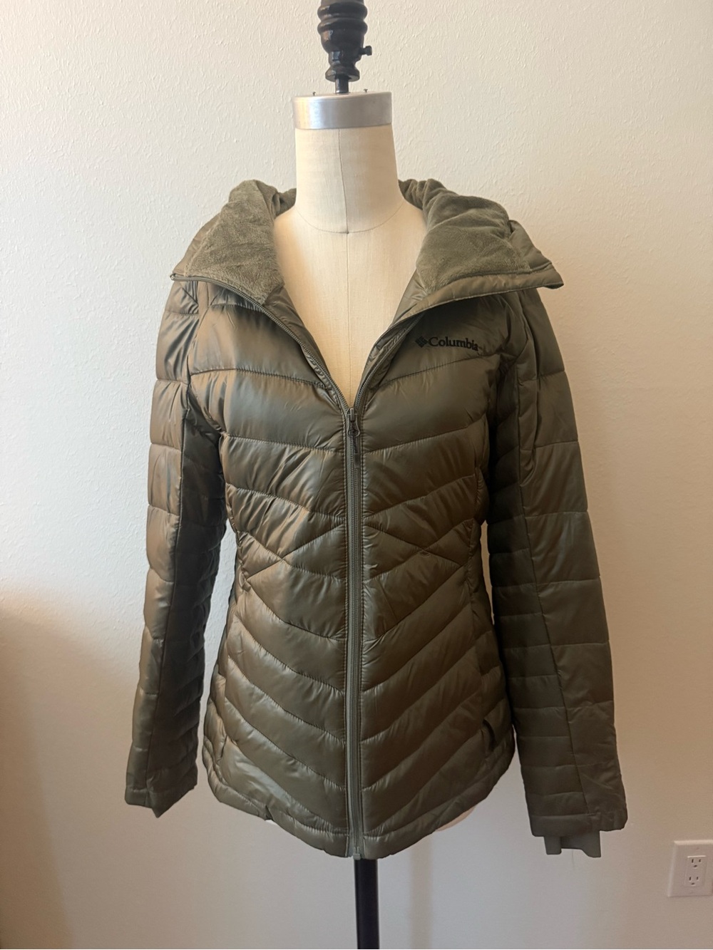 Columbia Olive Green Quilted Hooded Women's Puffer Jacket